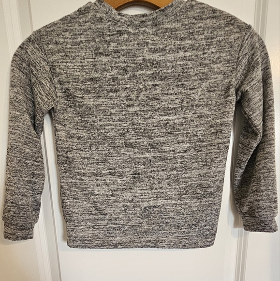 *2 for $10*GIRLS size 6 Black/white sweater with bow detail across front bottom - Picture 3 of 5